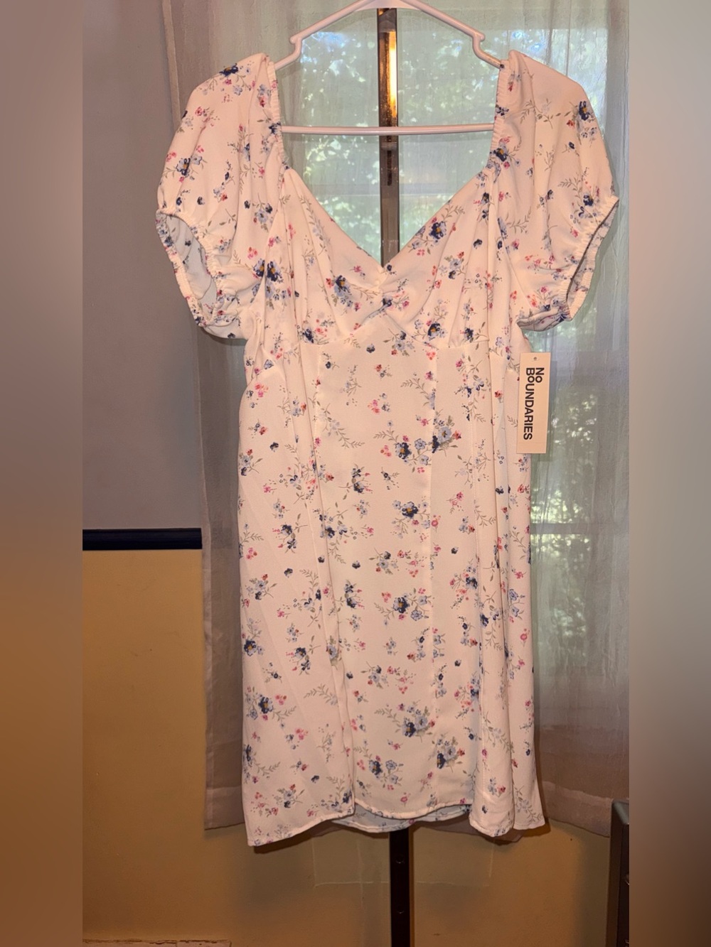 New With Tags No Boundaries Large Blue Floral White Mini Short Sleeve Dress
